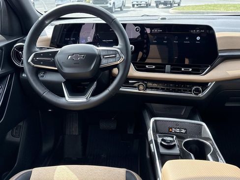 New 2026 Chevrolet Equinox ACTIV w/ Convenience Package III AWD/4WD image 2