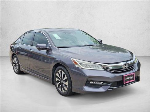 Used 2017 Honda Accord Touring image 3