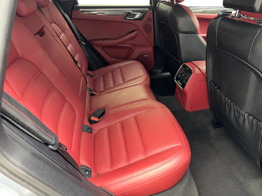 Used 2021 Porsche Macan Turbo AWD/4WD image 40