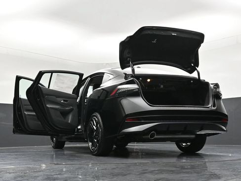 New 2026 Nissan Sentra SR w/ Floor Mat Package FWD image 35