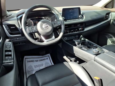 Used 2023 Nissan Rogue SV w/ SV Premium B Package image 6