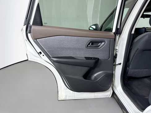 Used 2022 Nissan Rogue S AWD/4WD image 26