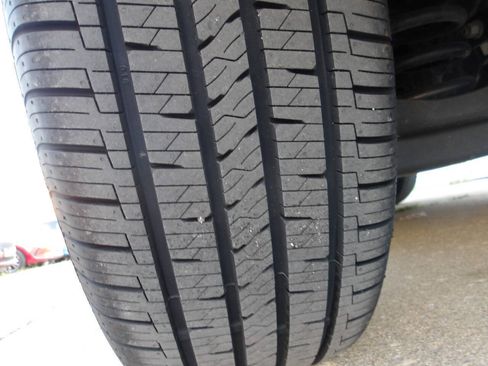 Used 2021 Jeep Cherokee Latitude Plus FWD image 42