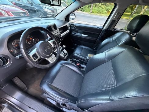 Used 2016 Jeep Compass Latitude FWD image 24