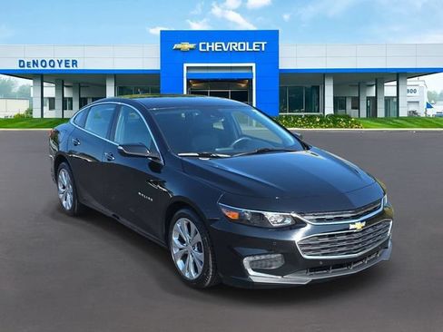 Used 2018 Chevrolet Malibu Premier w/ Driver Confidence Package FWD image 5