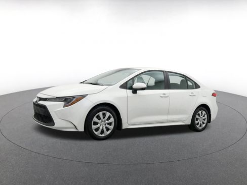 Used 2025 Toyota Corolla LE FWD image 7
