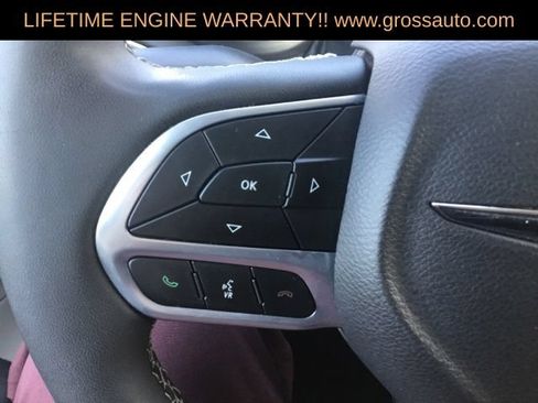 Certified 2024 Chrysler Pacifica Touring-L FWD image 22