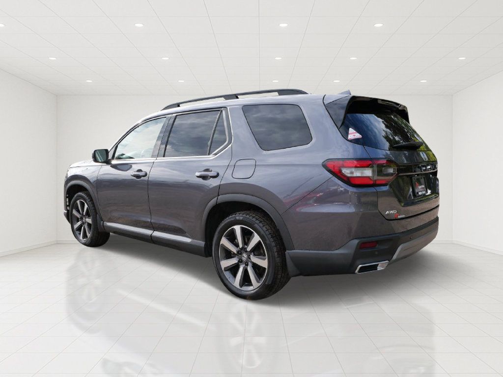 Used 2024 Honda Pilot Touring image 4