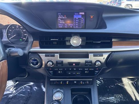 Used 2013 Lexus ES 300h image 25