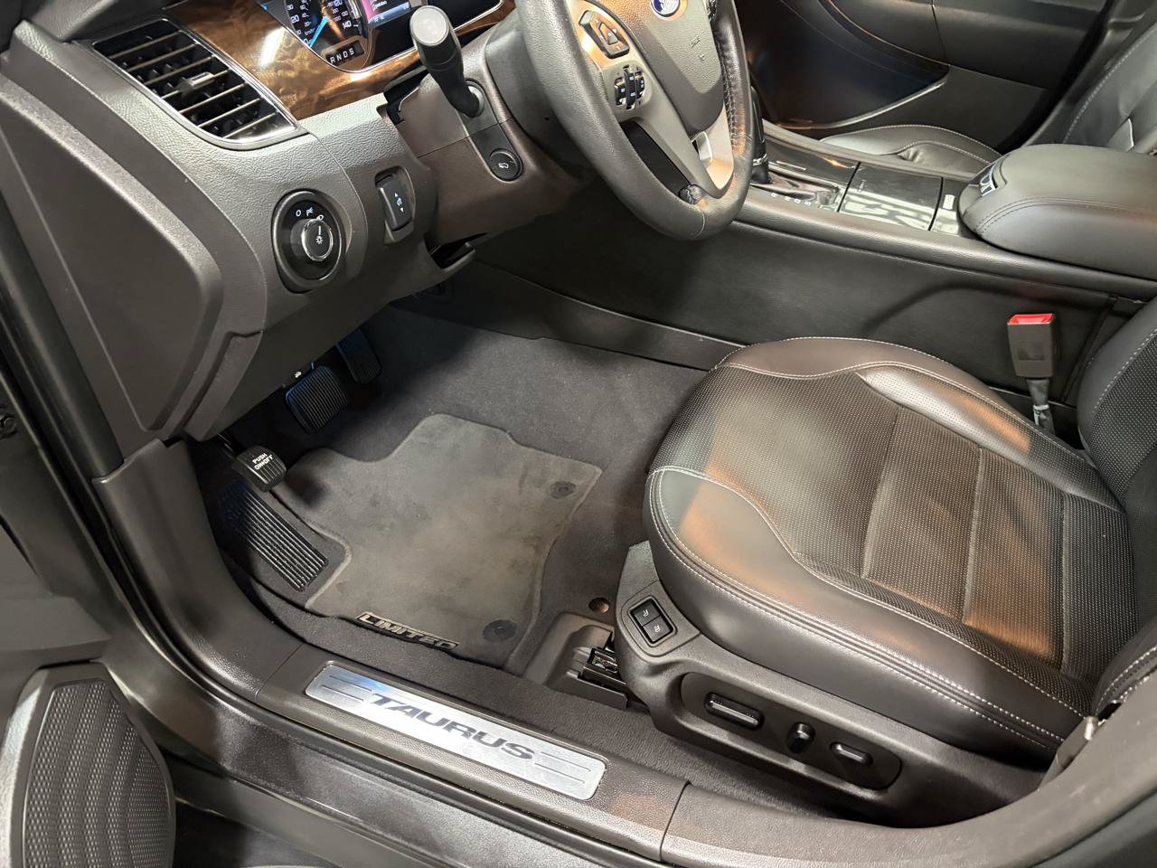 Used 2019 Ford Taurus Limited AWD/4WD image 24