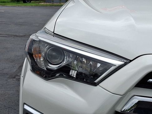 Used 2020 Toyota 4Runner Limited AWD/4WD image 9