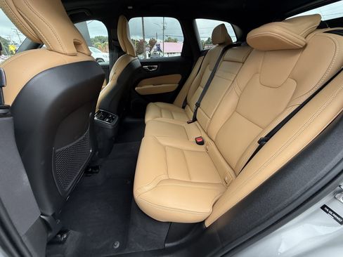 Used 2022 Volvo XC60 B5 Inscription w/ Advanced Package image 32
