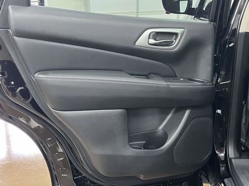Used 2018 Nissan Pathfinder Platinum FWD image 18