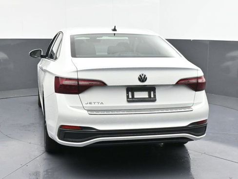 Used 2024 Volkswagen Jetta S image 7