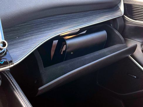 Certified 2024 Jeep Wagoneer Series II image 29