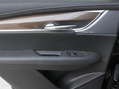 Used 2023 Cadillac XT6 Sport w/ Platinum Package image 25