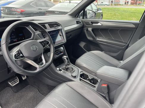 Used 2023 Volkswagen Tiguan SE R-Line AWD/4WD image 4