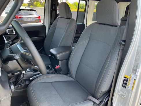 Used 2024 Jeep Wrangler Unlimited Sahara AWD/4WD image 18