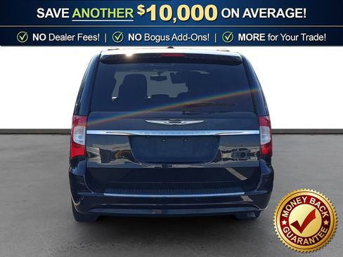 Used 2015 Chrysler Town & Country Touring-L w/ Driver Convenience Group image 4