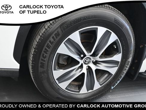 Used 2023 Toyota Highlander XLE AWD/4WD image 15