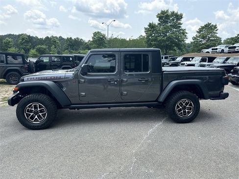 Used 2024 Jeep Gladiator Rubicon w/ Technology Group image 8