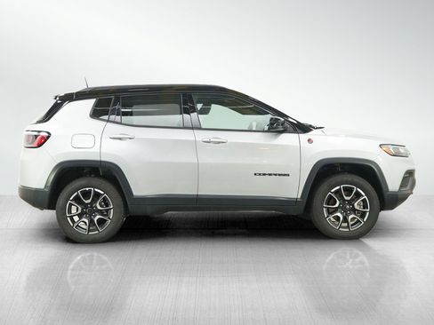 Used 2025 Jeep Compass Trailhawk AWD/4WD image 7