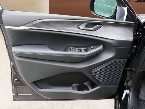 New 2026 Jeep Grand Cherokee 4WD image 10