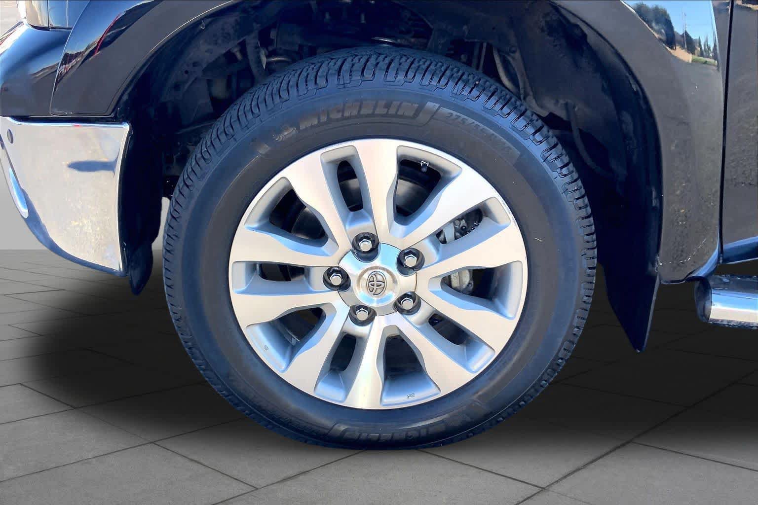 Used 2012 Toyota Tundra Limited w/ Platinum Pkg AWD/4WD image 10