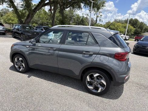 Used 2025 Hyundai Venue SEL FWD image 4