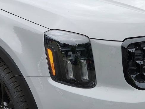 Used 2025 Kia Telluride AWD image 9