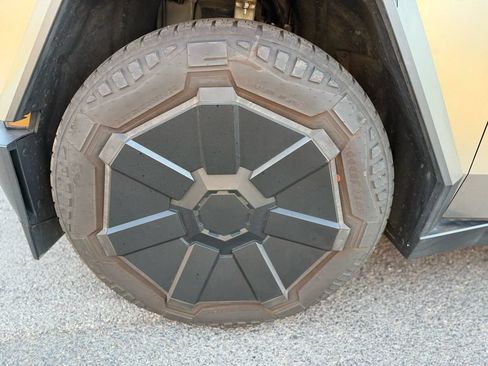 Used 2024 Tesla Cybertruck AWD Crew Cab image 36