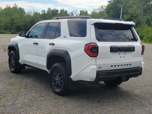 Used 2025 Toyota 4Runner SR5 AWD/4WD image 7