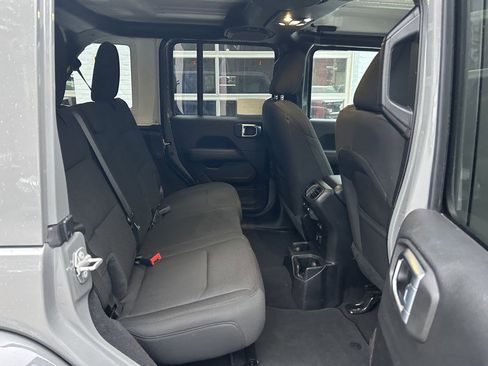 Used 2021 Jeep Wrangler Unlimited Sahara image 11