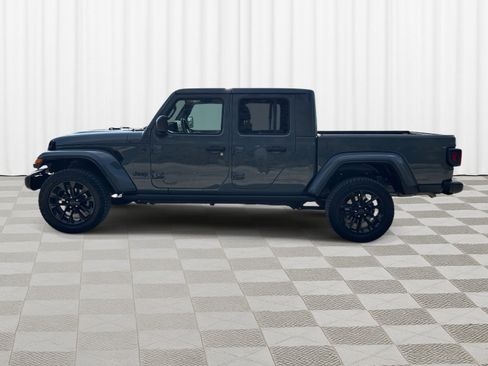 Used 2025 Jeep Gladiator Sport image 6