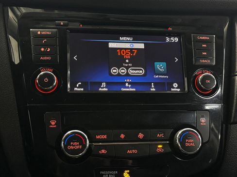 Used 2020 Nissan Rogue S FWD image 17