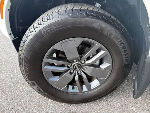 Certified 2025 Nissan Frontier SV w/ SV Convenience Package image 38