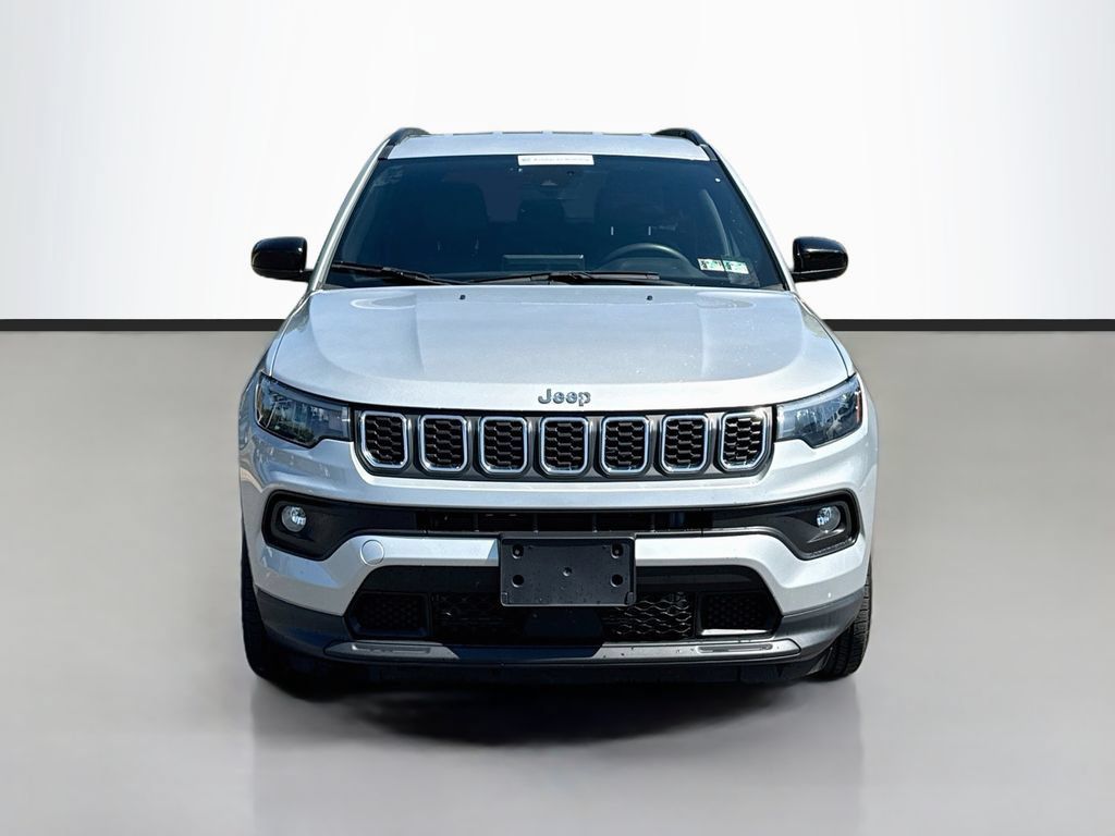 Used 2024 Jeep Compass Latitude AWD/4WD image 2