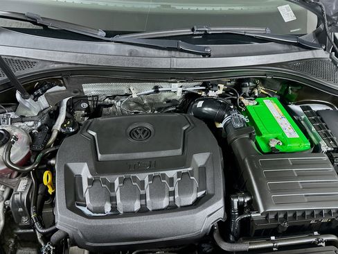 Used 2022 Volkswagen Tiguan SE w/ Panoramic Sunroof Package image 33