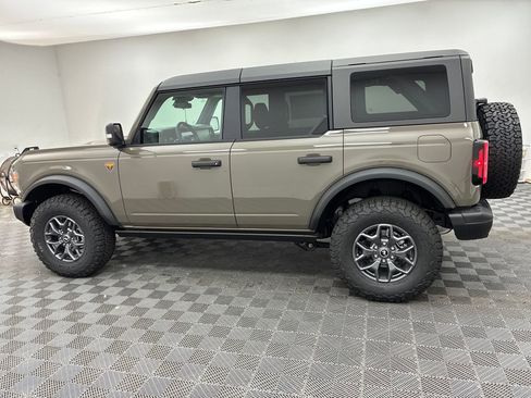 New 2025 Ford Bronco Badlands image 11