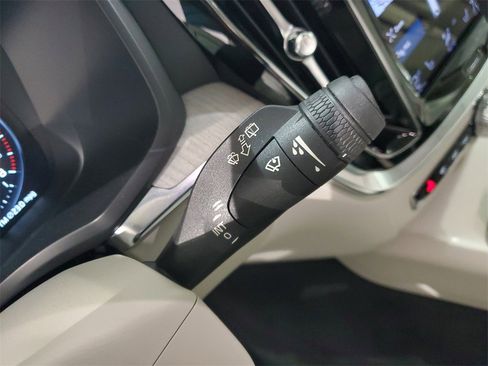 Used 2021 Volvo V60 T5 Cross Country image 27