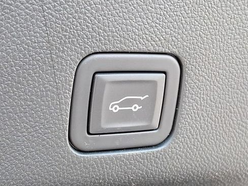 Used 2025 Chevrolet Tahoe High Country AWD/4WD image 27