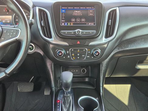 Used 2021 Chevrolet Equinox LT FWD image 16