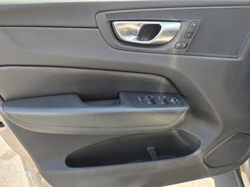 Certified 2025 Volvo XC60 B5 Plus AWD/4WD image 19