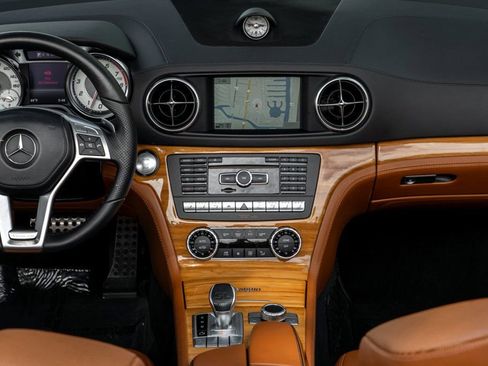 Used 2016 Mercedes-Benz SL 550 image 21