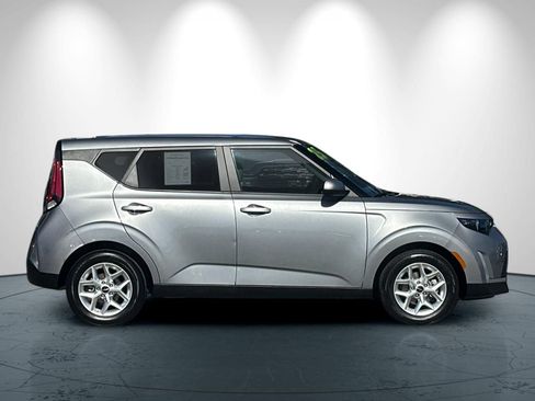 Used 2025 Kia Soul LX w/ LX Technology Package FWD image 3