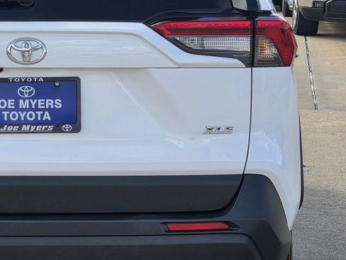 Used 2025 Toyota RAV4 XLE FWD image 9
