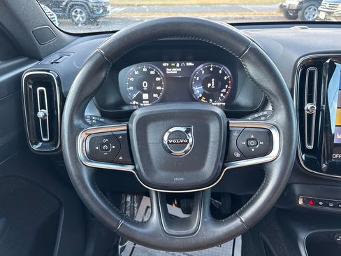 Used 2019 Volvo XC40 T5 Momentum image 20