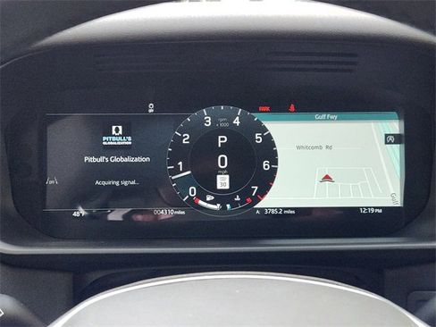 Used 2025 Land Rover Discovery S image 15