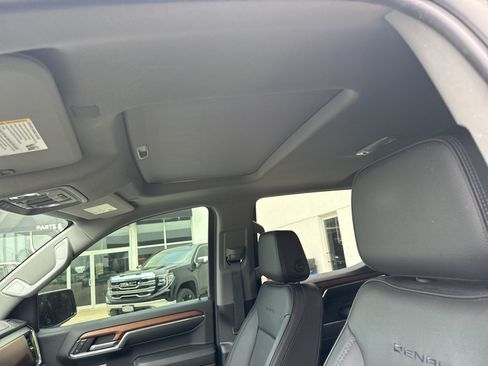 Used 2023 GMC Sierra 1500 Denali w/ Technology Package AWD/4WD image 7