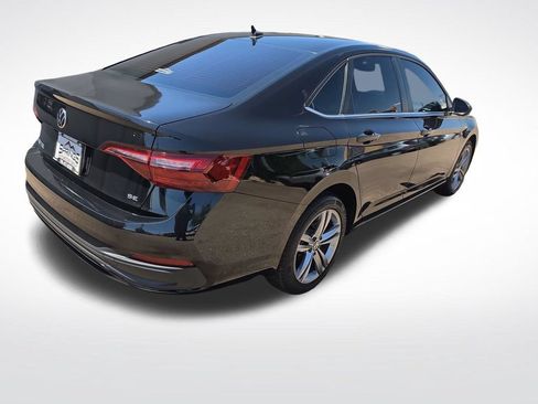 Used 2024 Volkswagen Jetta SE FWD image 5